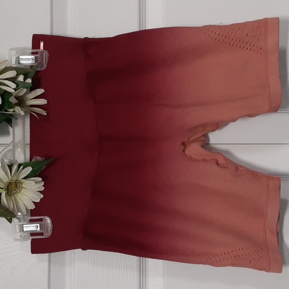 PINK Victoria's Secret Sport Ombre Shorts - Picture 7 of 12